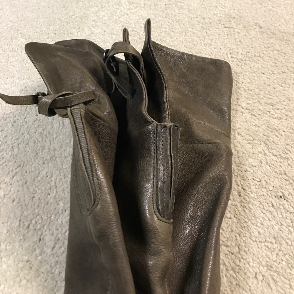 Boots - Picture 3 of 5